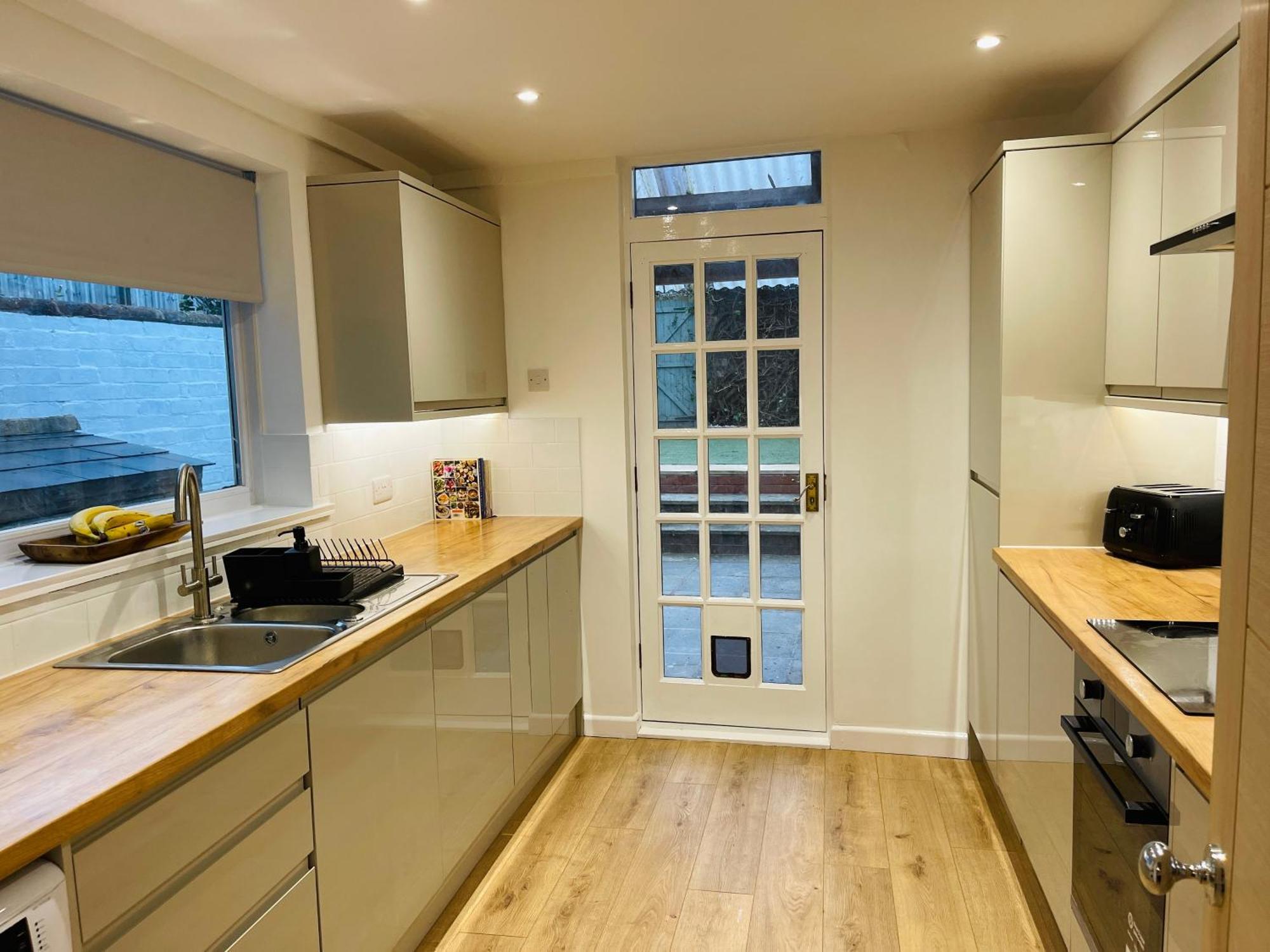 Newly Refurbished City Centre House With Parking إكزيتر المظهر الخارجي الصورة