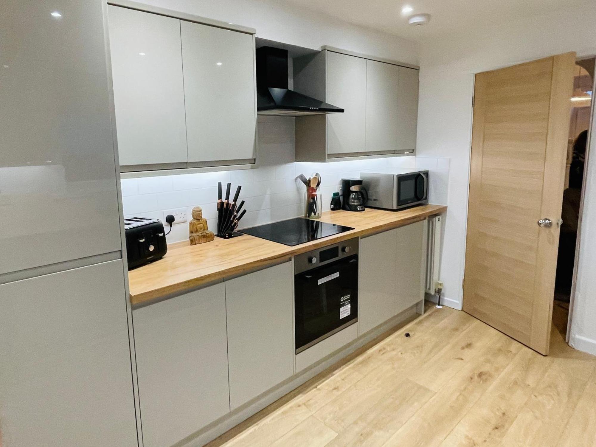 Newly Refurbished City Centre House With Parking إكزيتر المظهر الخارجي الصورة