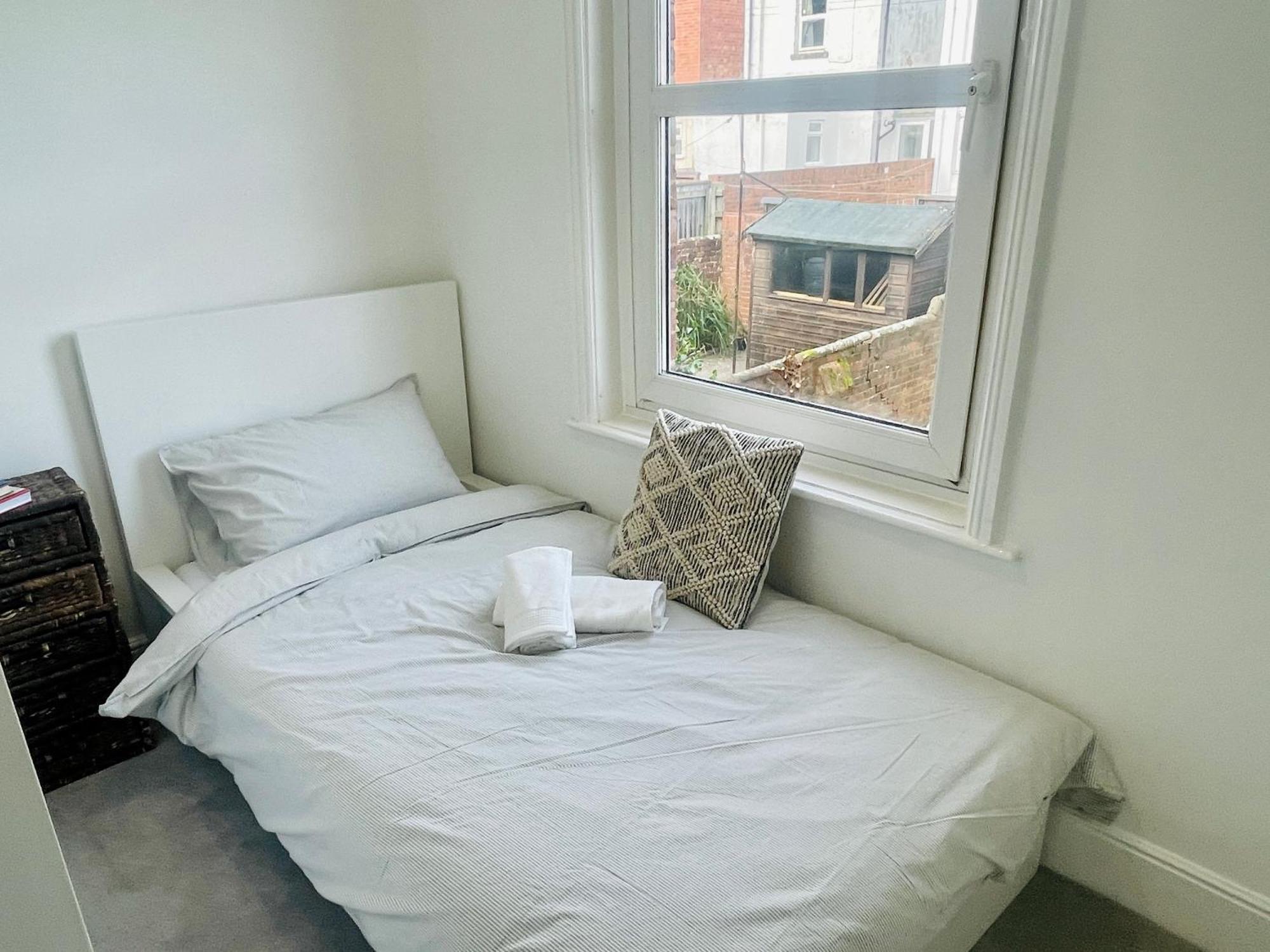 Newly Refurbished City Centre House With Parking إكزيتر المظهر الخارجي الصورة